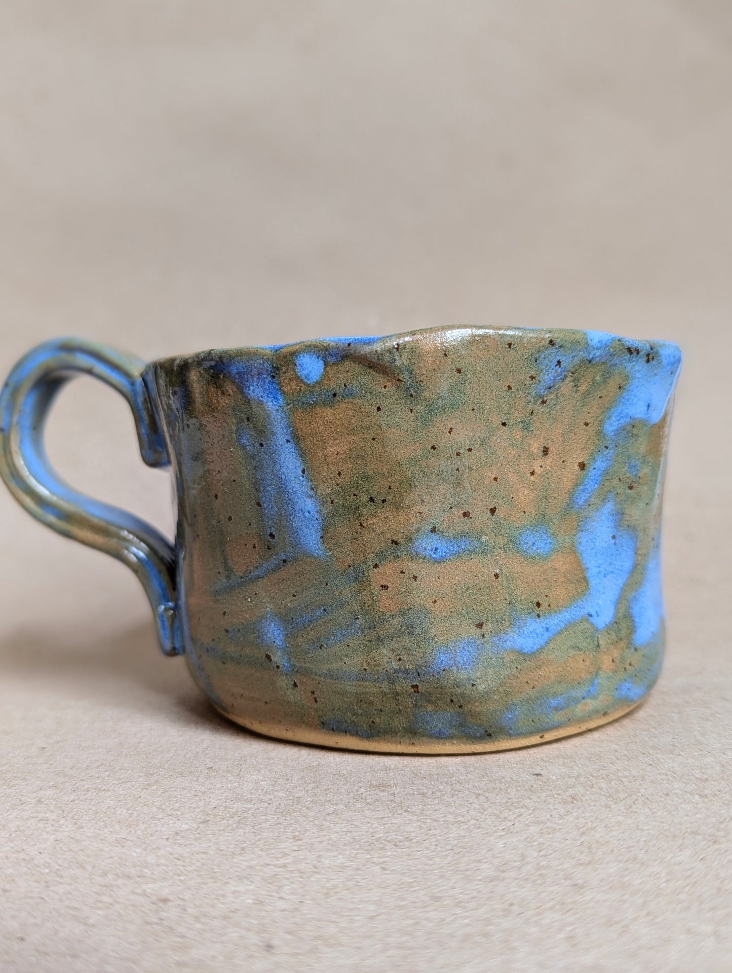 Handmade ceramic mug with frogs in love